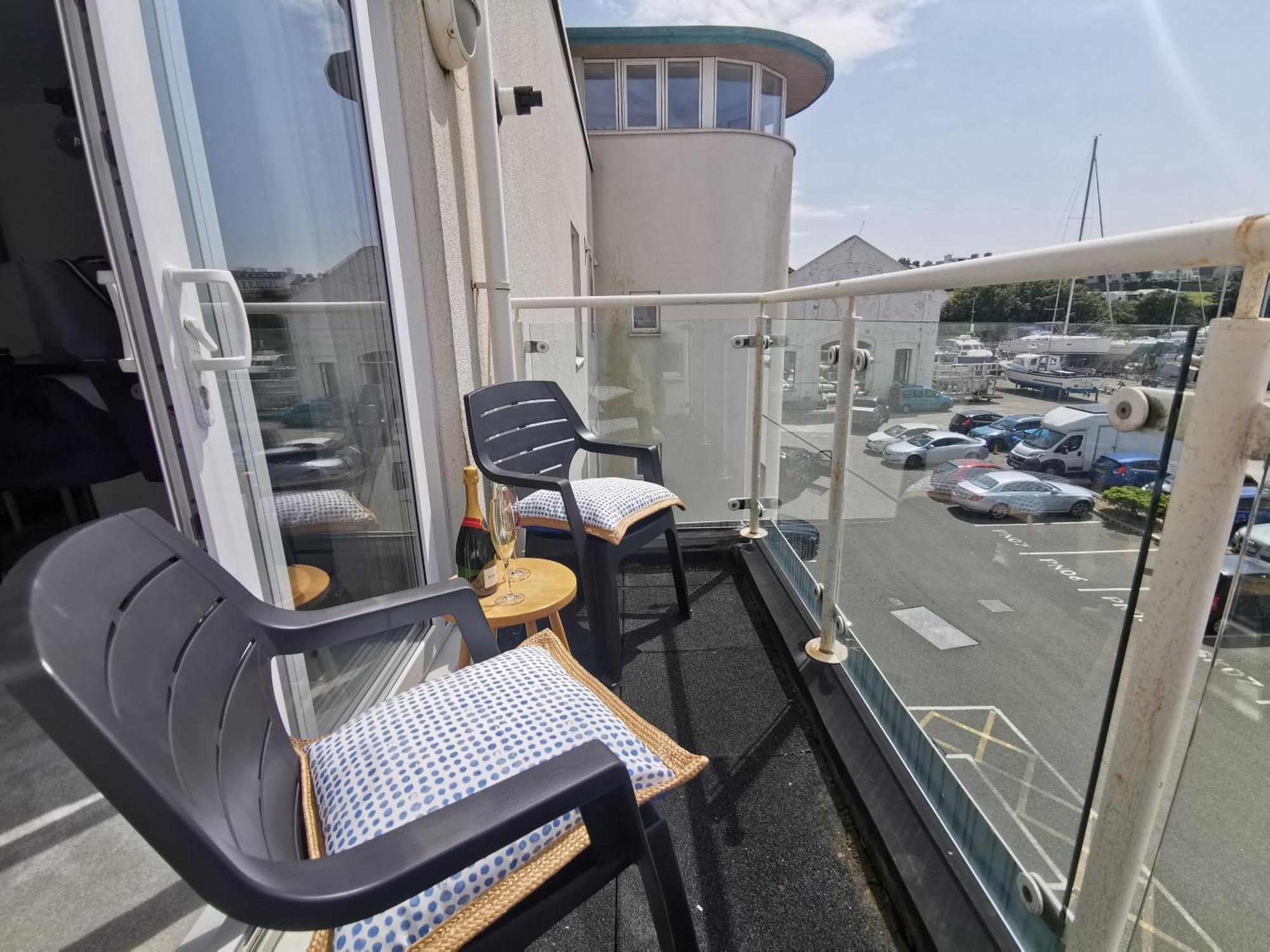 Marina Sea View Apt - Second Floor With Lift, Modern Holyhead Exterior foto