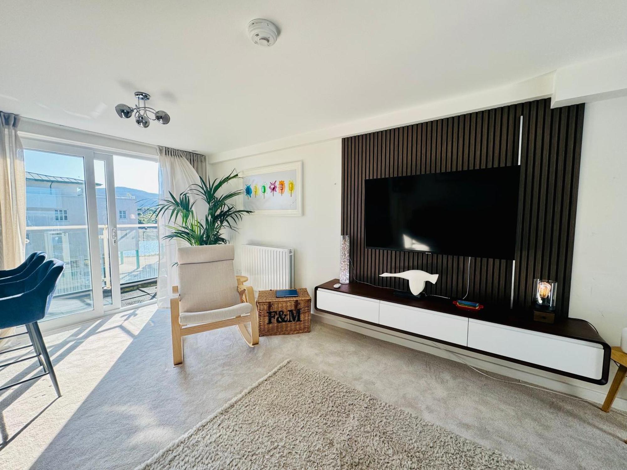 Marina Sea View Apt - Second Floor With Lift, Modern Holyhead Exterior foto